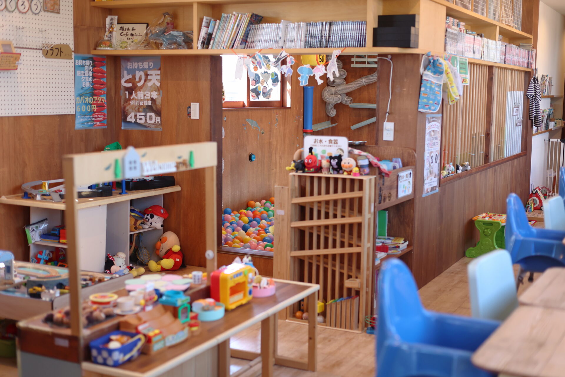 OYAKO CAFE MINI店内